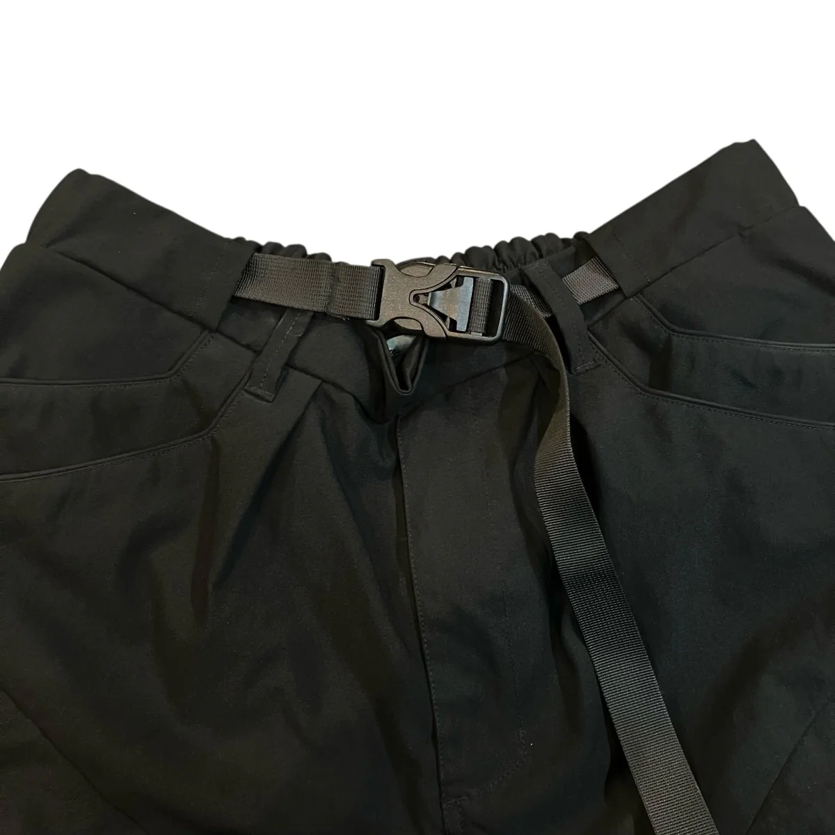 「V-shape Shorts」Vシェイプショーツ - Image 3