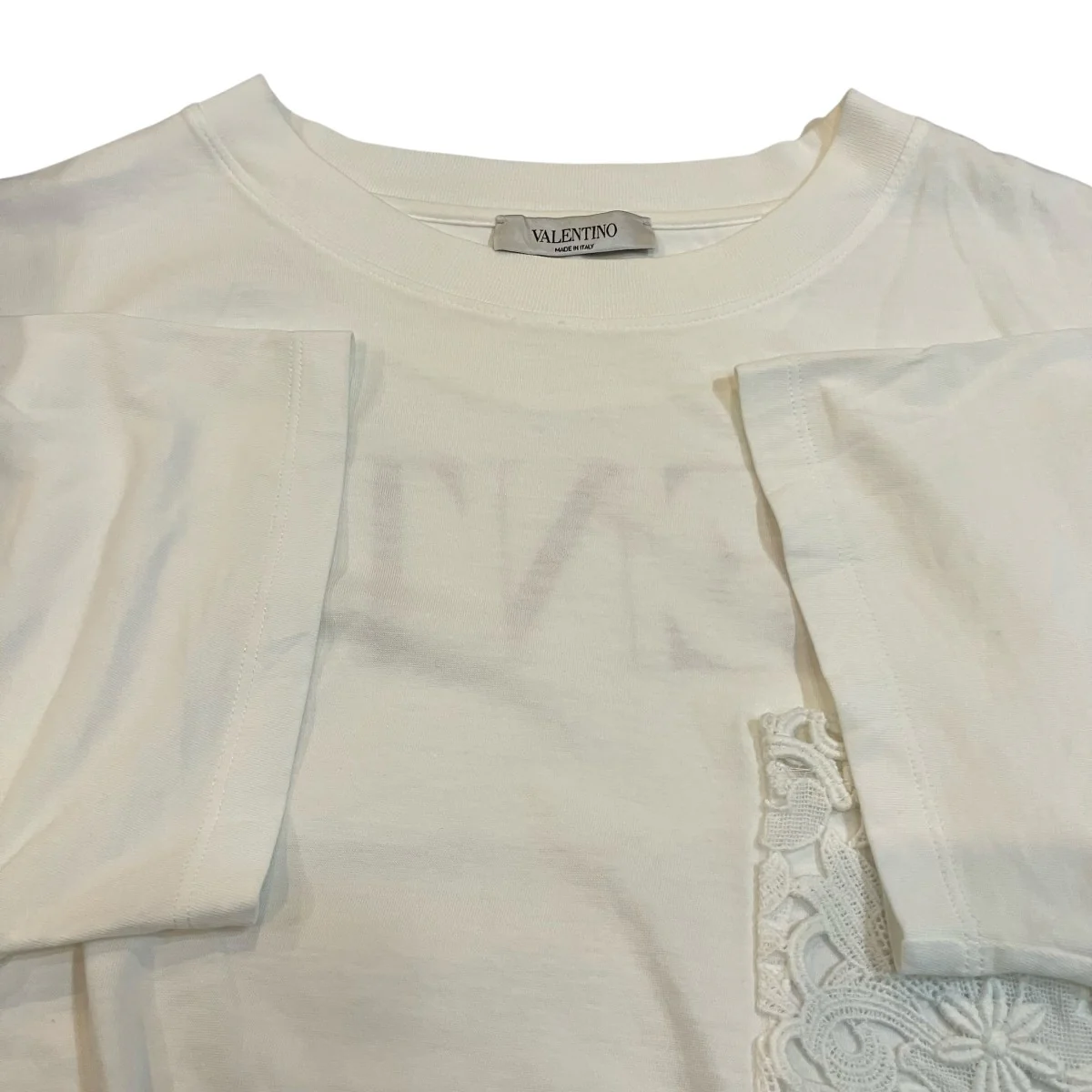 レースポケットバックロゴプリントTシャツ - Image 4