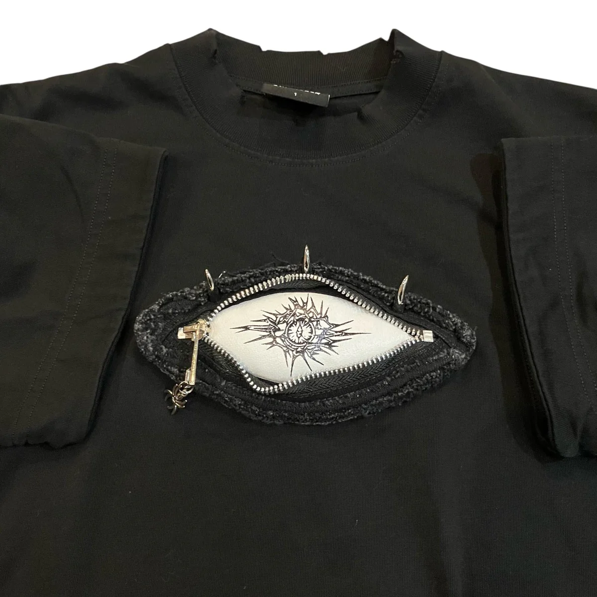 ダメージ加工モンスタージップTシャツ - Image 4