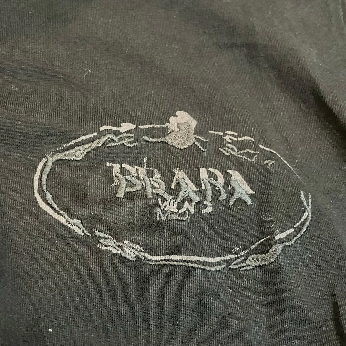 胸ロゴ刺繍Tシャツ - Image 4