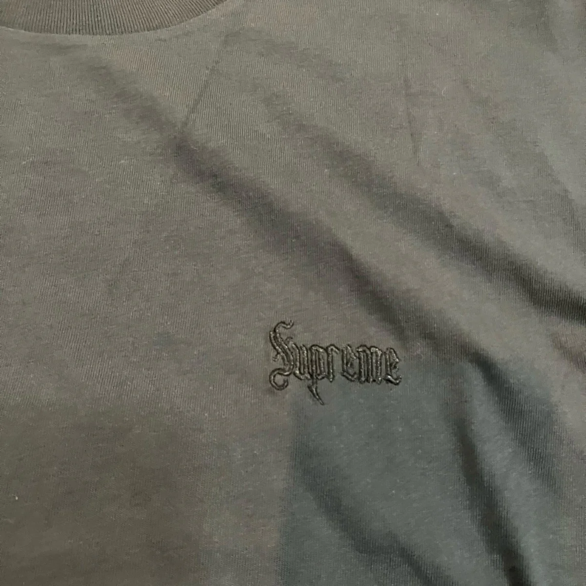 Old English Tee オールドイングリッシュロゴ刺繍Tシャツ - Image 5