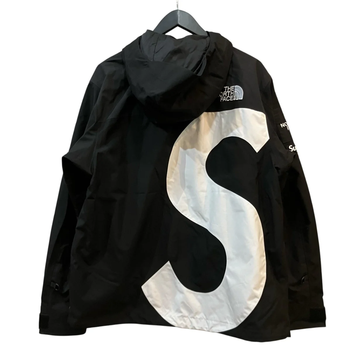 「S Logo Mountain Jacket」Sロゴ マウンテン ジャケットNP620021 - Image 2