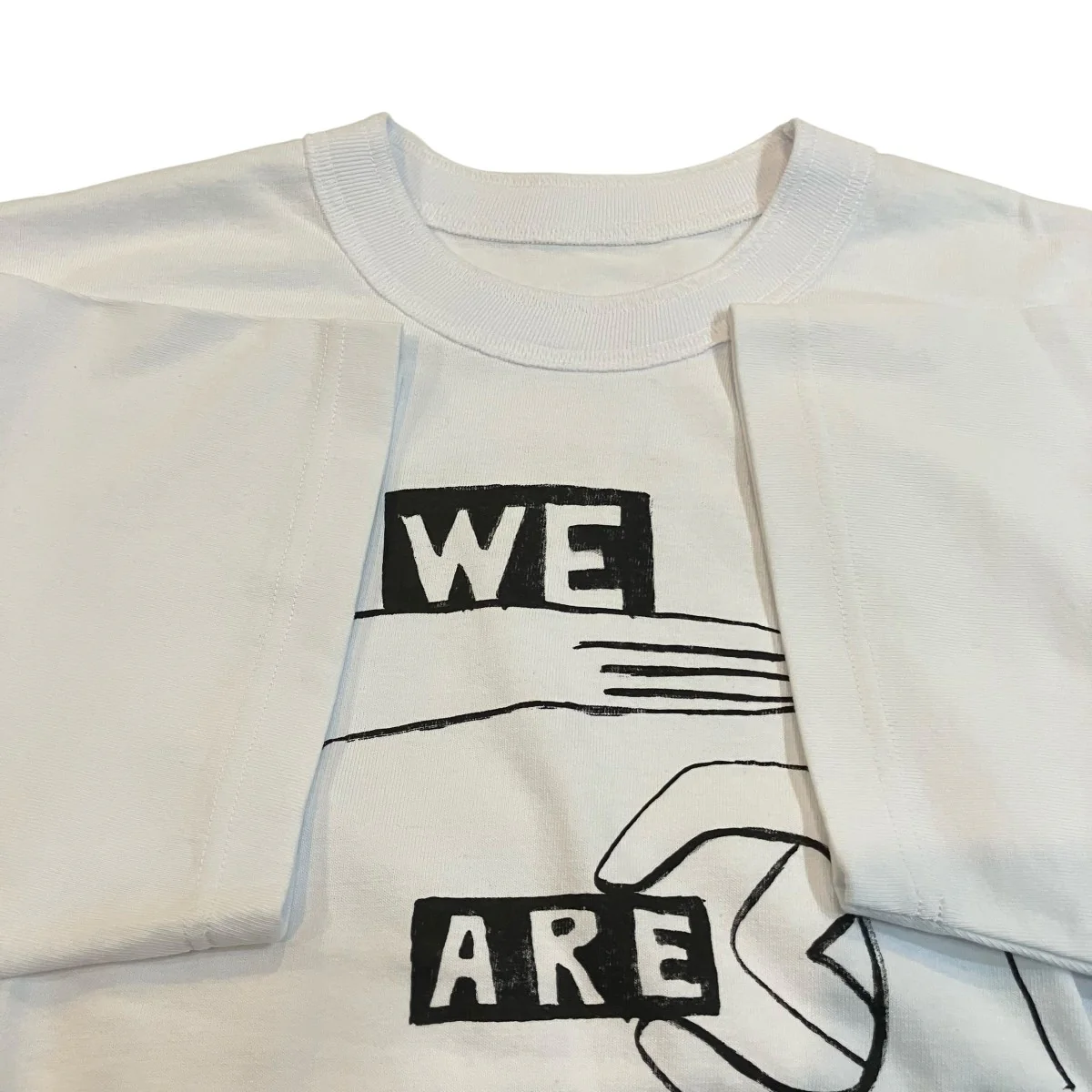 geoff sacai by Geoff Mcfetridge Print T-Shirt グラフィックTシャツ - Image 4