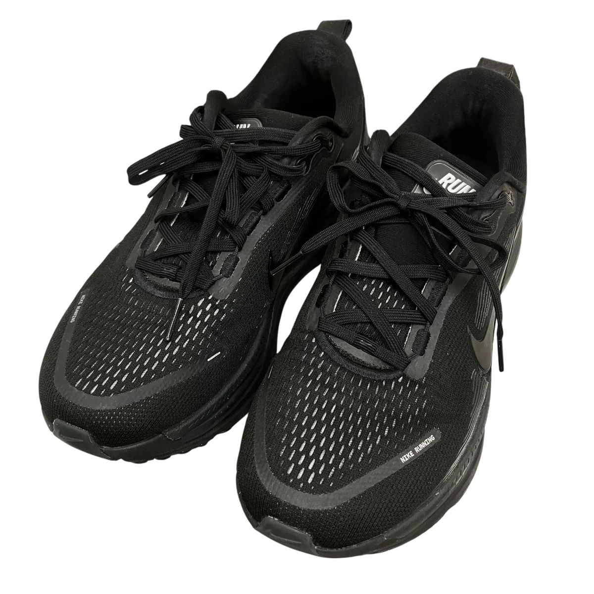 VOMERO 18 BLACK BLACK-DK SMOKE GREY-LT SMOKE GREYスニーカーHM6803-005