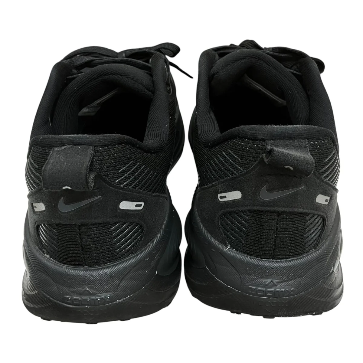 VOMERO 18 BLACK BLACK-DK SMOKE GREY-LT SMOKE GREYスニーカーHM6803-005 - Image 4