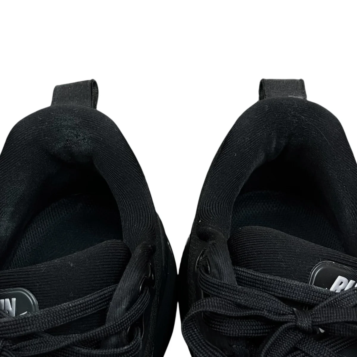VOMERO 18 BLACK BLACK-DK SMOKE GREY-LT SMOKE GREYスニーカーHM6803-005 - Image 9