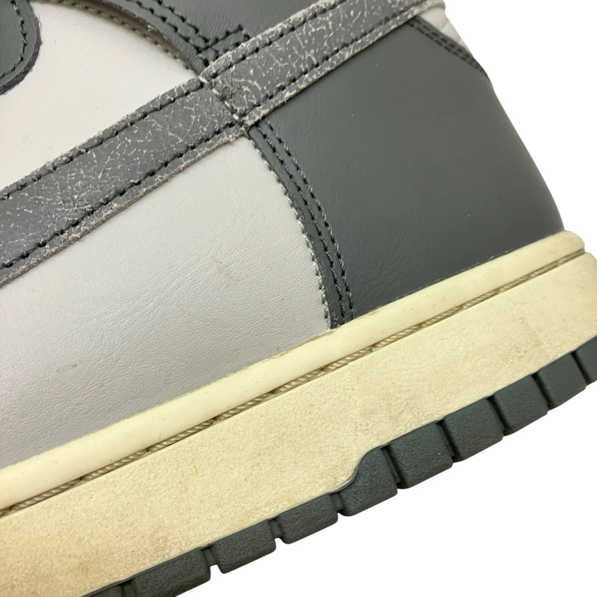 Dunk High Retro SE Vintage Light Bone and Tumbled GreyスニーカーDM0582-001 - Image 6