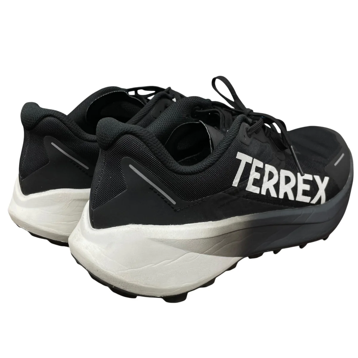 TERREX AGRAVIC 3スニーカーID0343 - Image 2