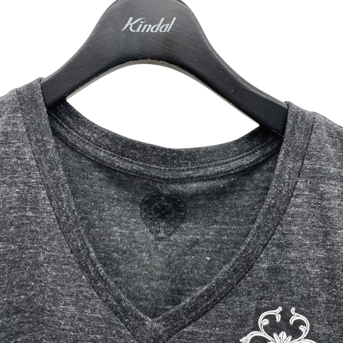 VネックTシャツ - Image 3