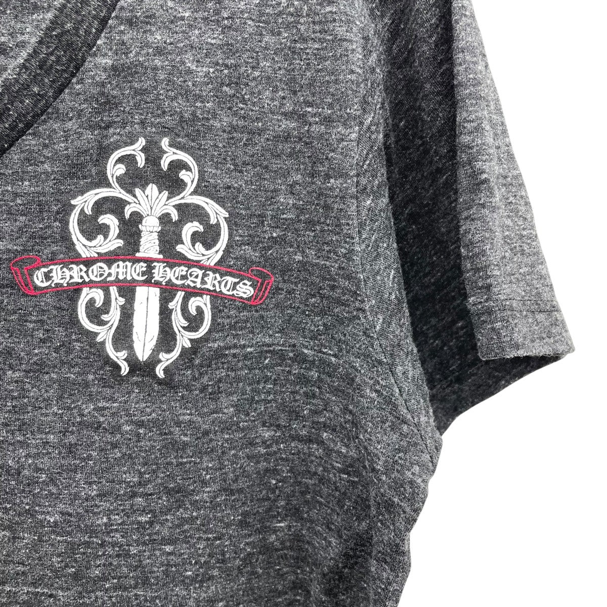 VネックTシャツ - Image 4