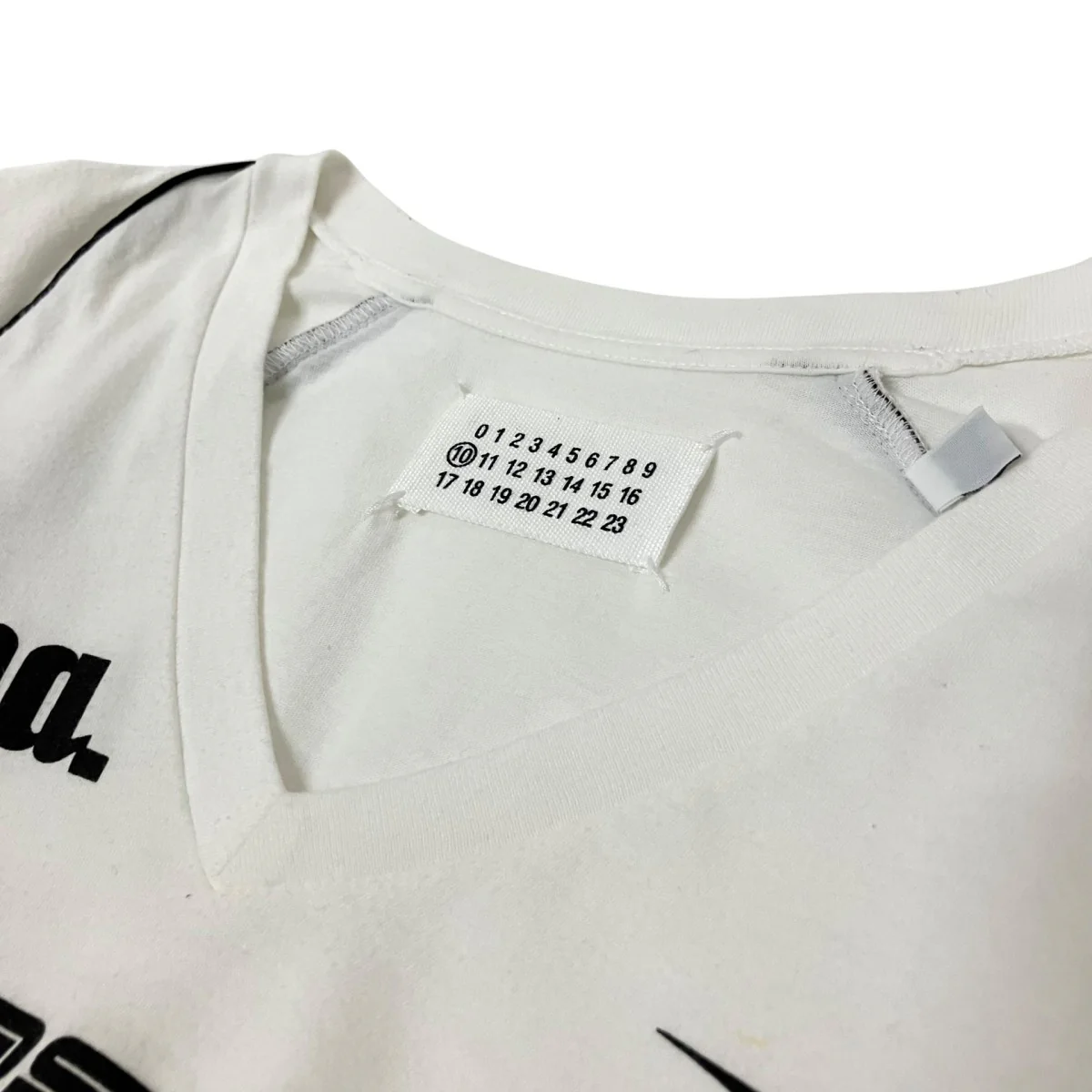 VネックTシャツ30 GC169 - Image 3