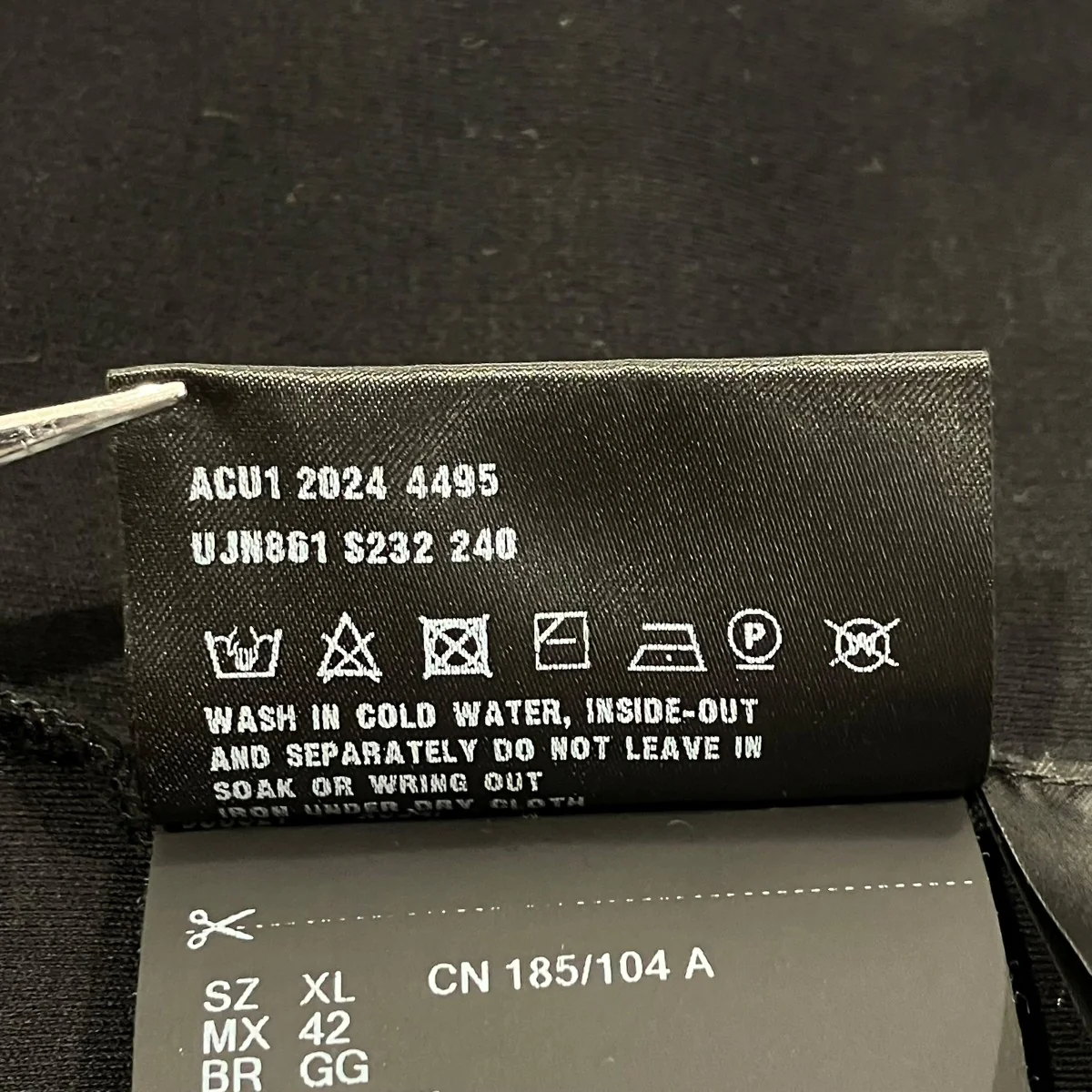 UJN861 ロゴプレートTシャツ半袖カットソー - Image 7
