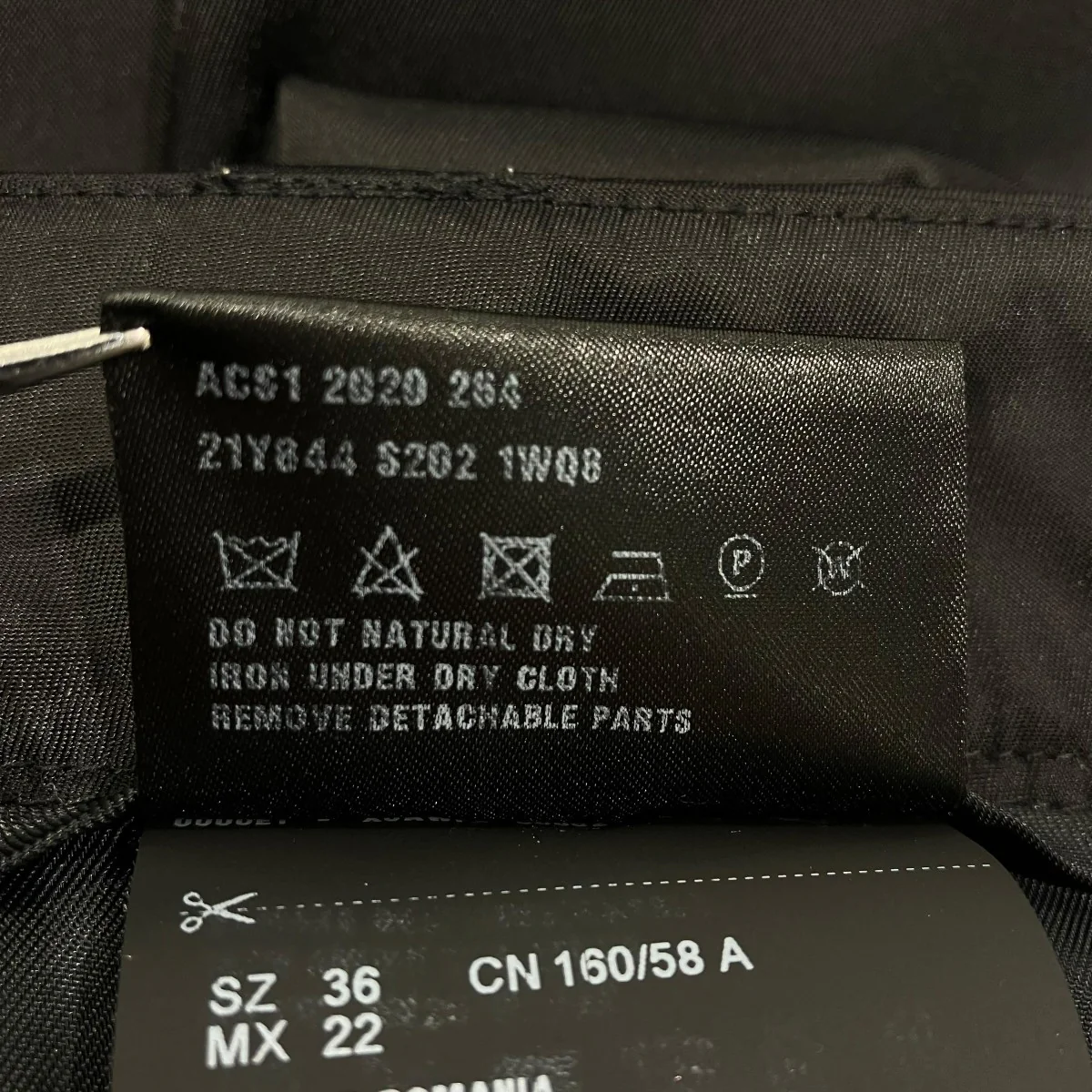 21Y844 S2021W08  Re-Nylon Skirtスカート - Image 7