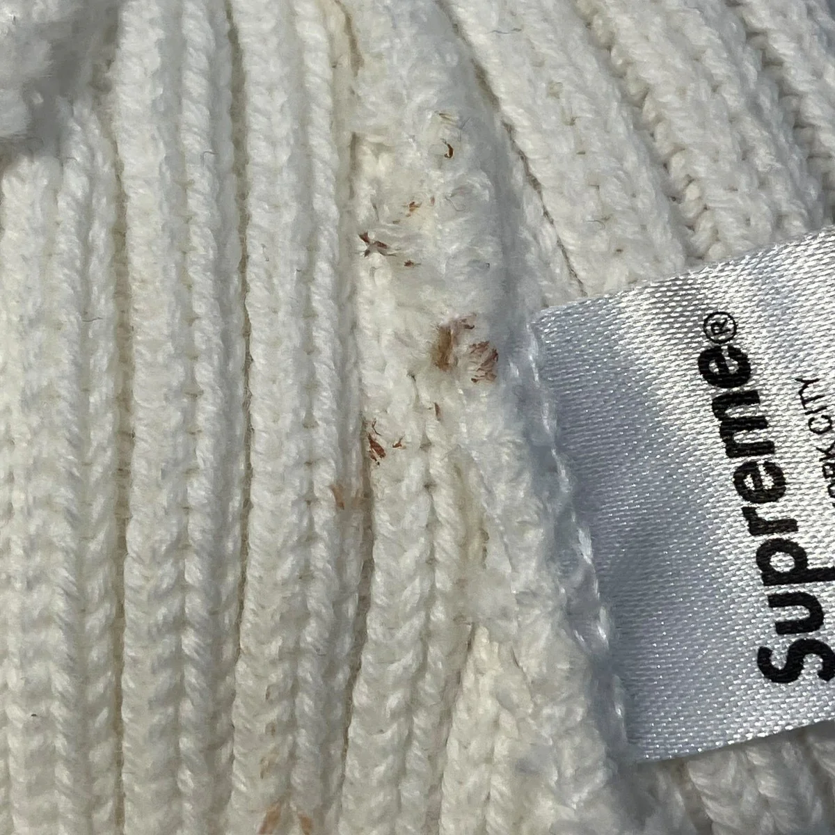 Small Box Beanieニットキャップ - Image 4