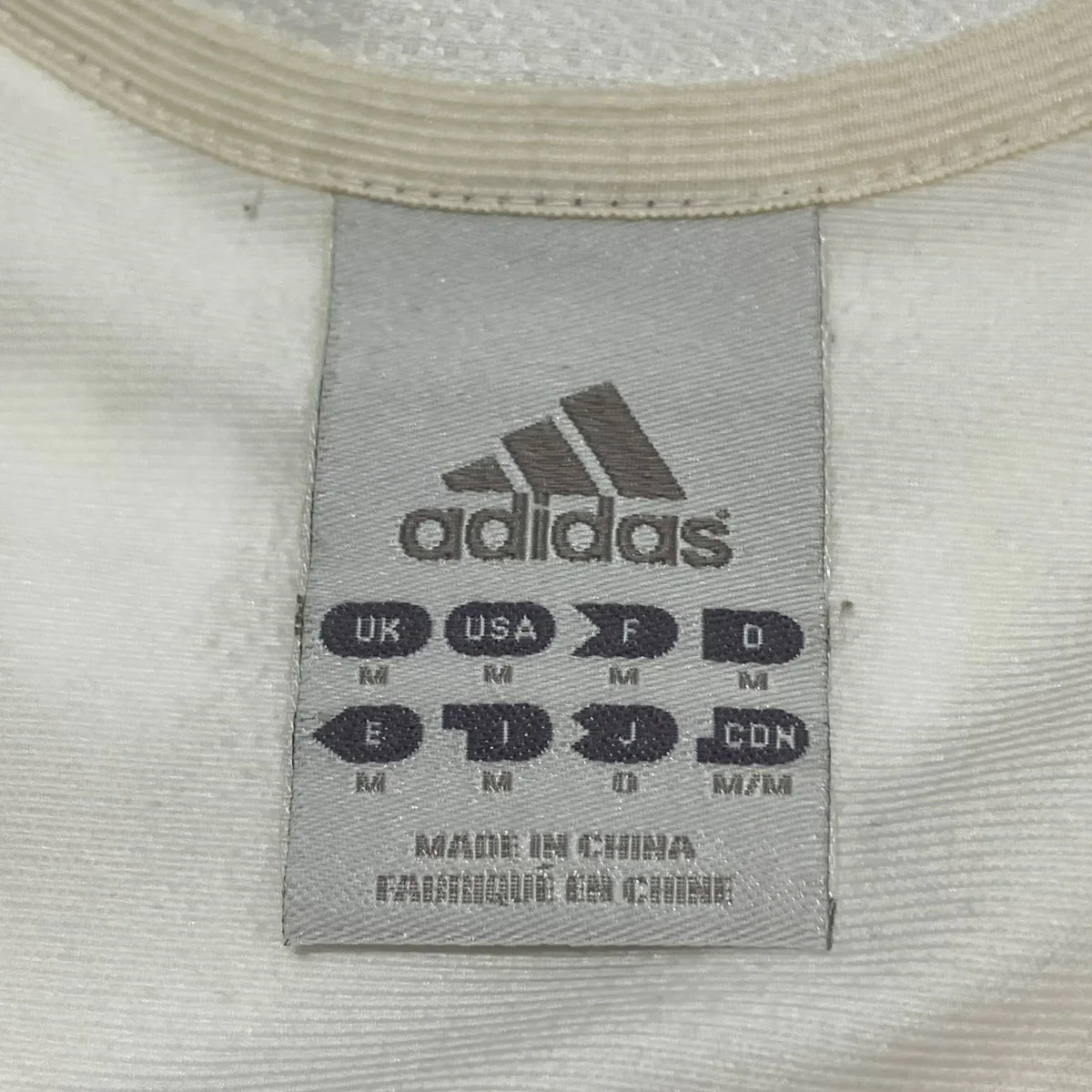 Real Madrid 2005-2006 Home ShirtTシャツAPU002 - Image 5