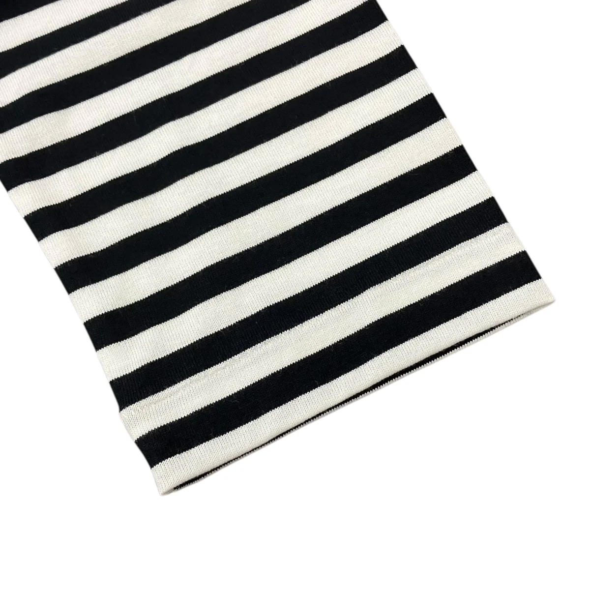 Border Long Sleeve T-Shirt With Red Emblem Black White長袖Tシャツax-t164 - Image 4