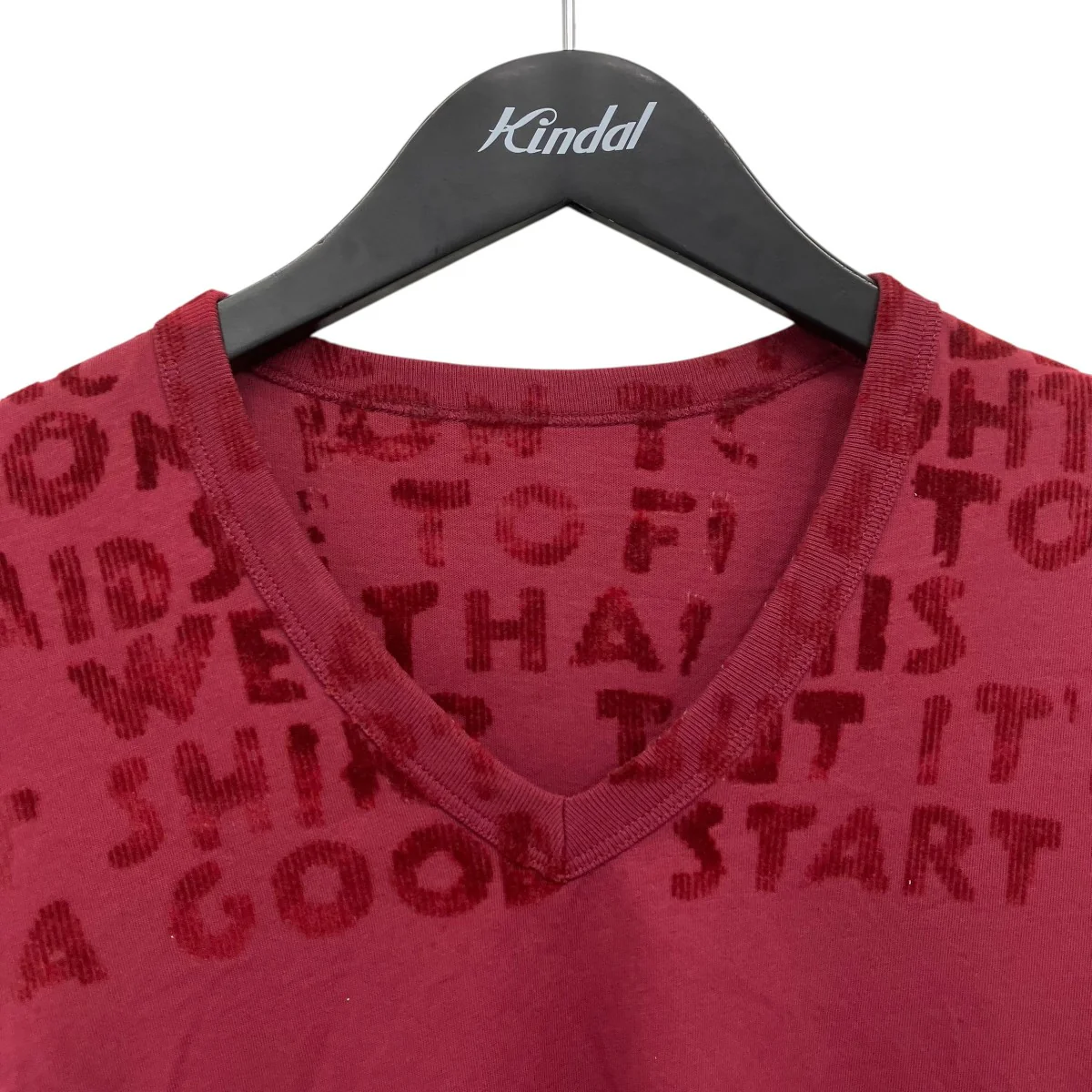 VネックTシャツ - Image 3