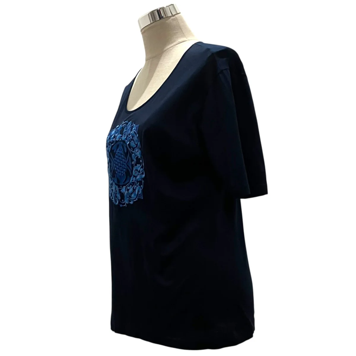 UネックTシャツ - Image 3