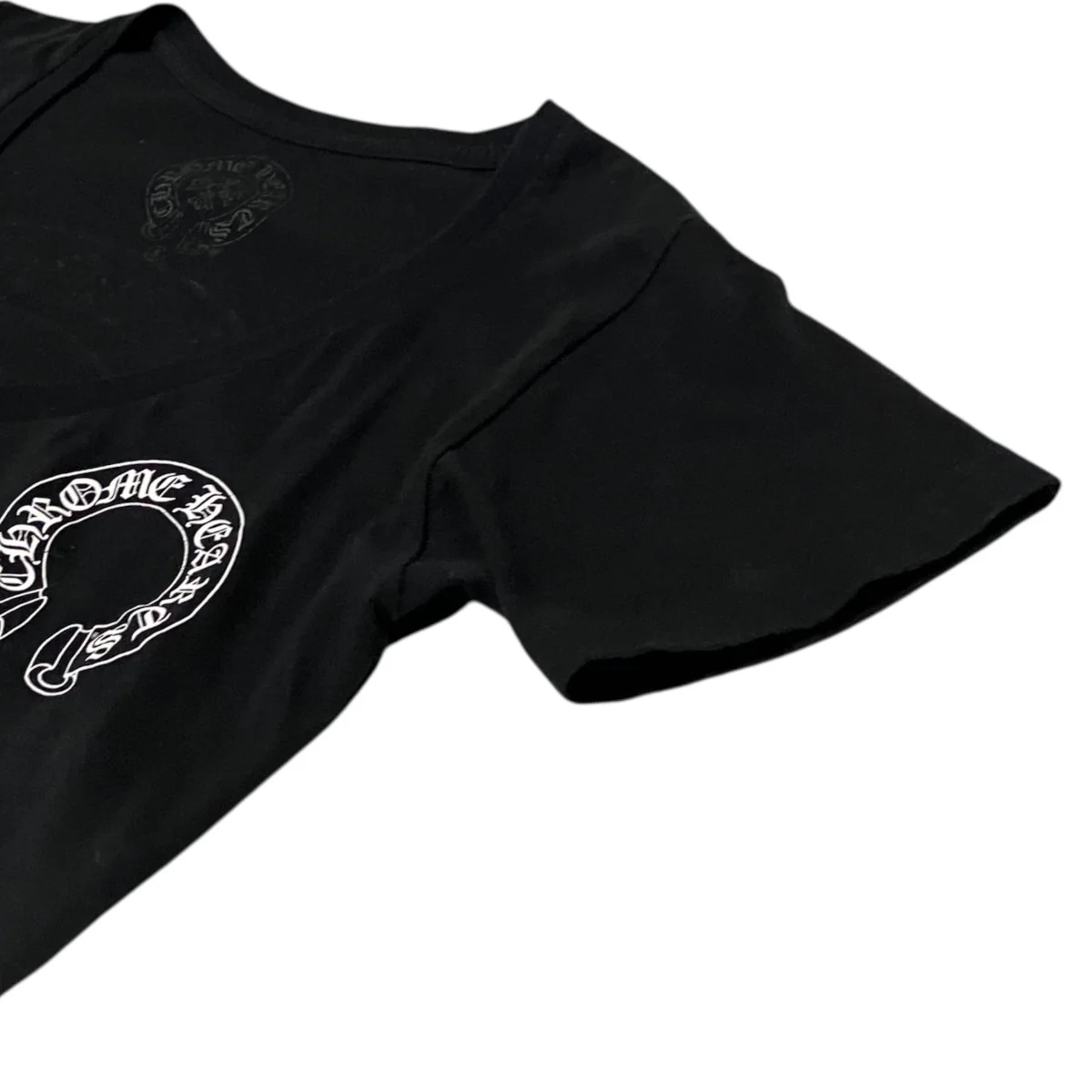 ホースシューVネックTシャツ - Image 6