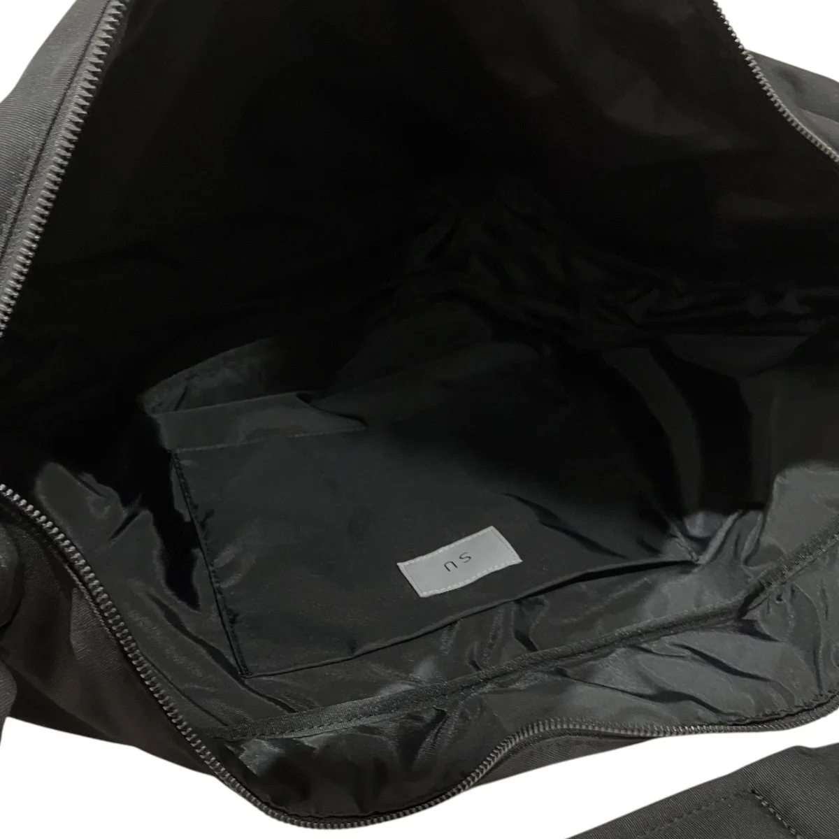 【New Bottom Zip Bag】メッセンジャーバッグ25AWSU10BLACK - Image 7