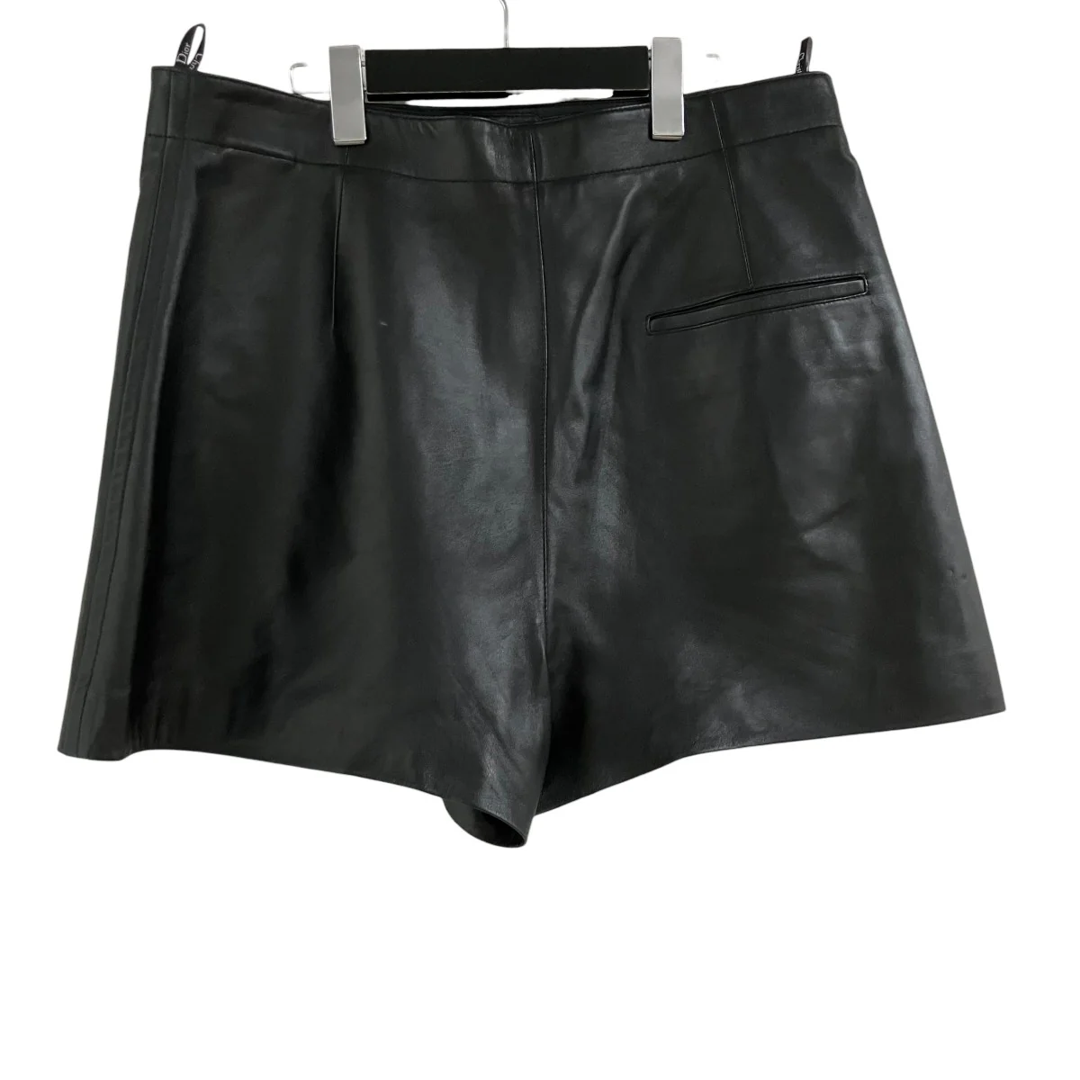 CDバックルラムレザーショートパンツ - Image 3