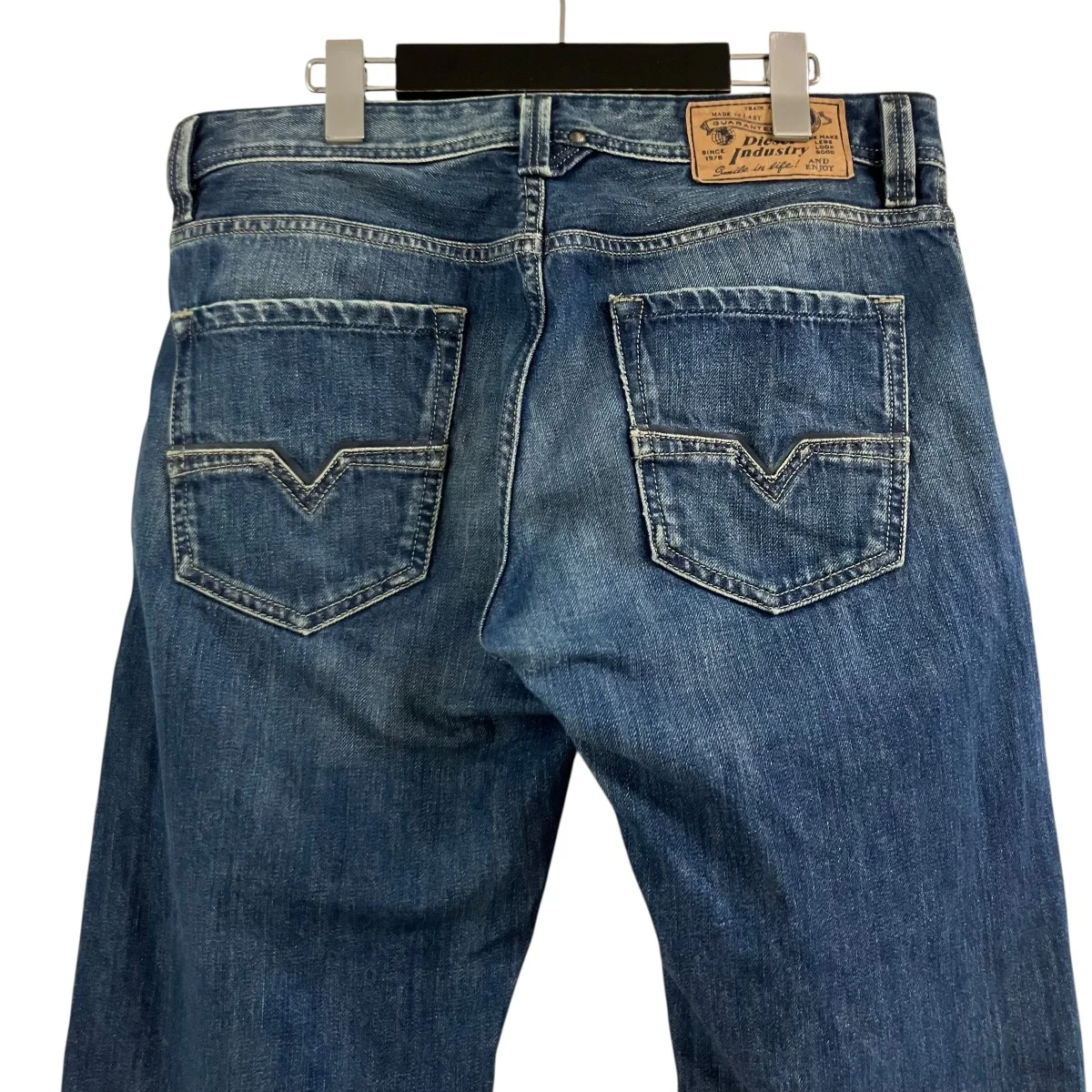 ウォッシュド加工ストレートデニムパンツ - Image 4