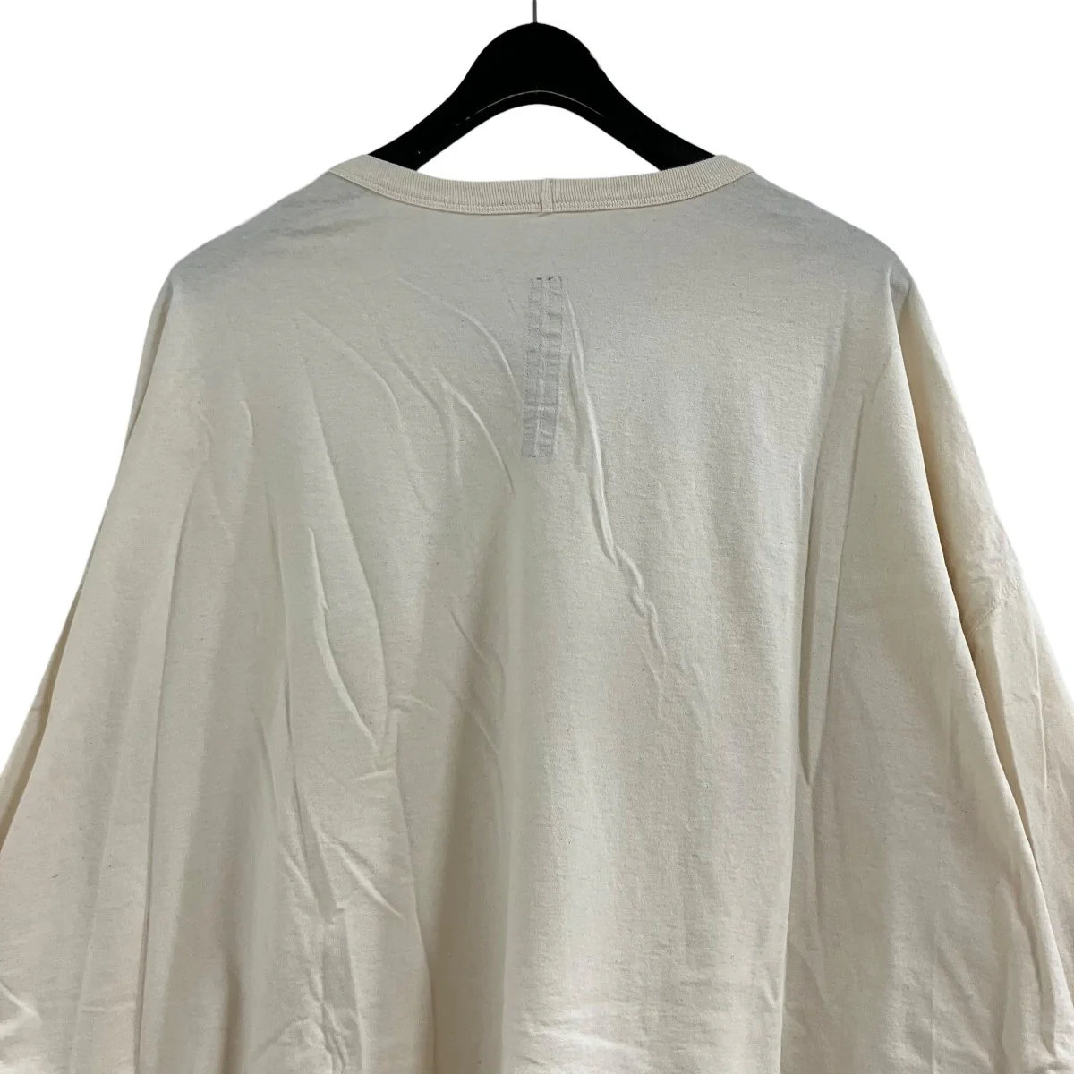 VネックTシャツ - Image 4