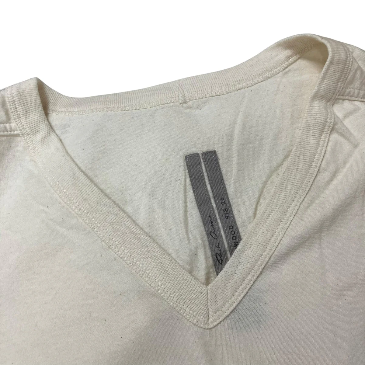 VネックTシャツ - Image 5