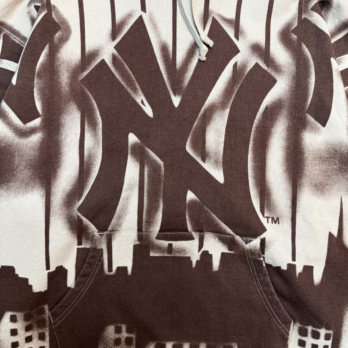 21AW/New York Yankees Airbrush Hooded Sweatshirt Clay/ニューヨークヤンキース エアブラシスウェットパーカー/中国製 - Image 3