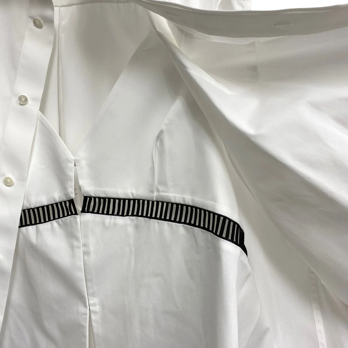 24SSCotton Poplin Shirtコットンポプリン キャミソール×比翼ノースリーブギャザー ドッキング変形Aラインシャツ - Image 5