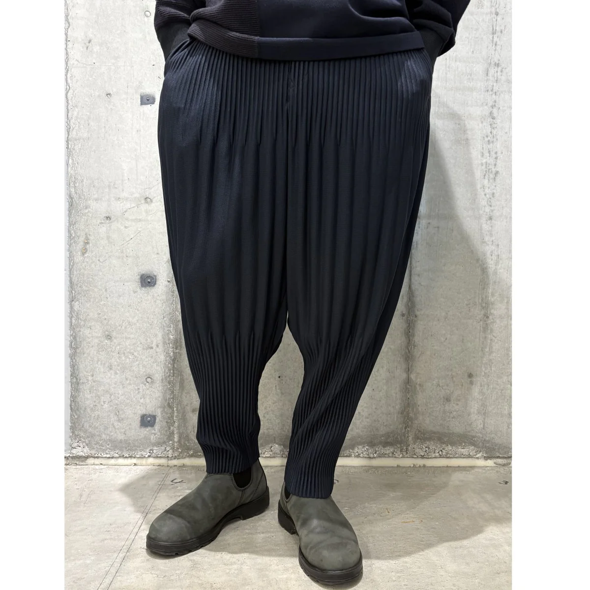BASICライン／シーズンレスPLEATS／TAPEREDプリーツテーパードイージーパンツ - Image 2