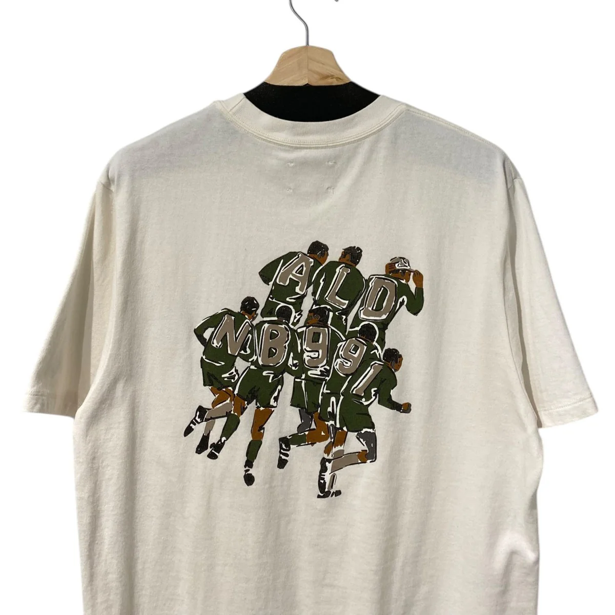 日本未発売991 Club Tee Papyrus Tシャツ - Image 4