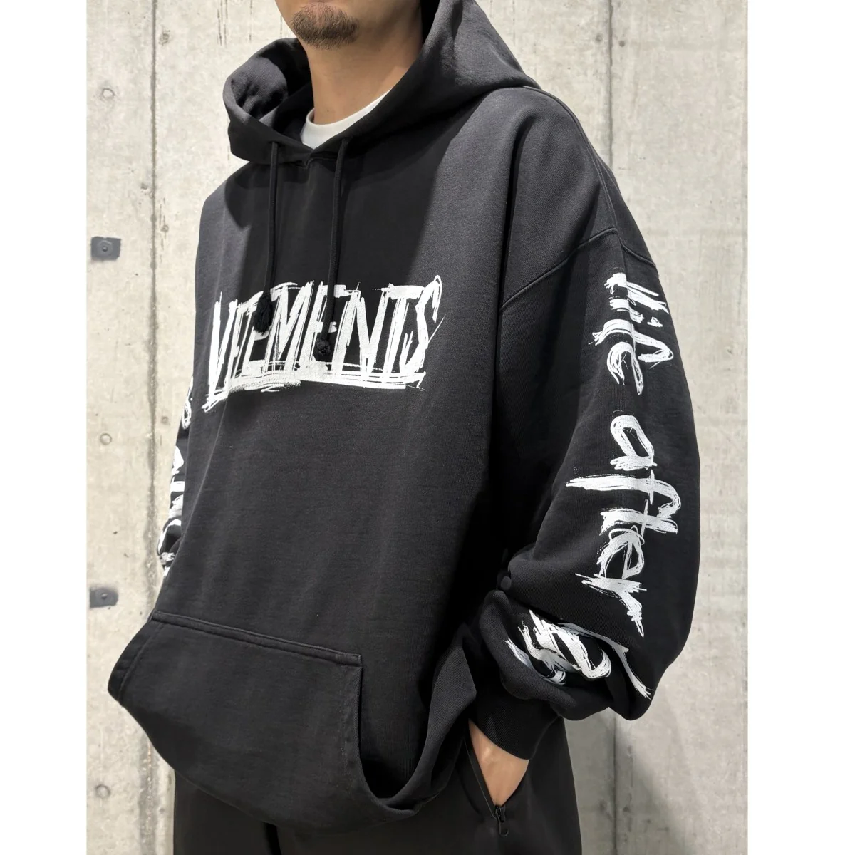 21AWWorld Tour Logo HoodieオーバーサイズワールドツアープリントフーディパーカーUA52TR910W - Image 2