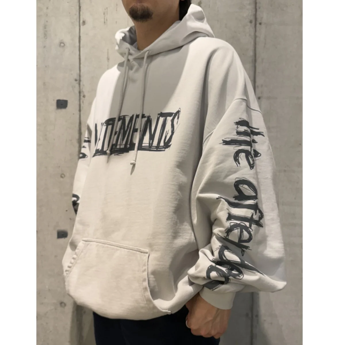 23AWWorld Tour Logo HoodieワールドツアーロゴフーディパーカーUE54HD600W - Image 2