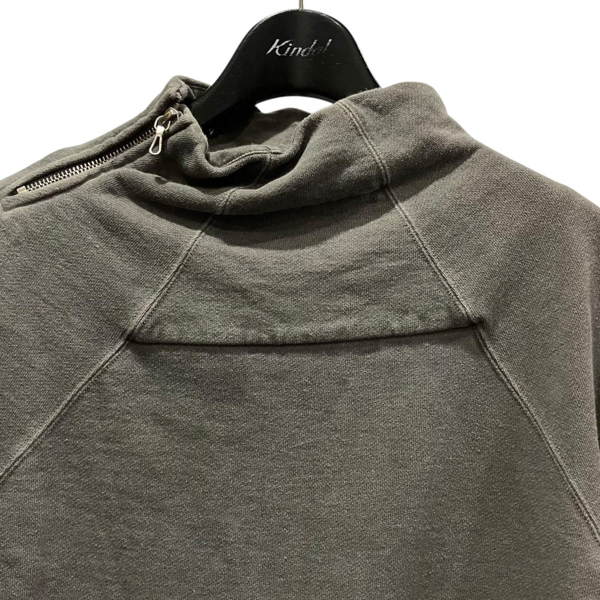 Arched Hem High Necktopハイネックスウェット927CUM2 - Image 3