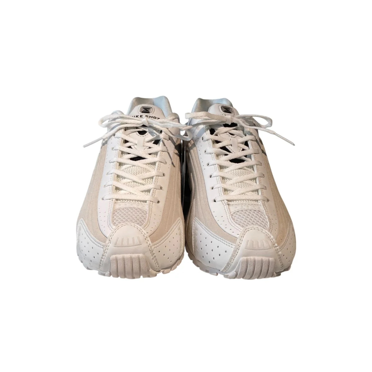 WMNS SHOX R4スニーカーHQ7739-100 - Image 3