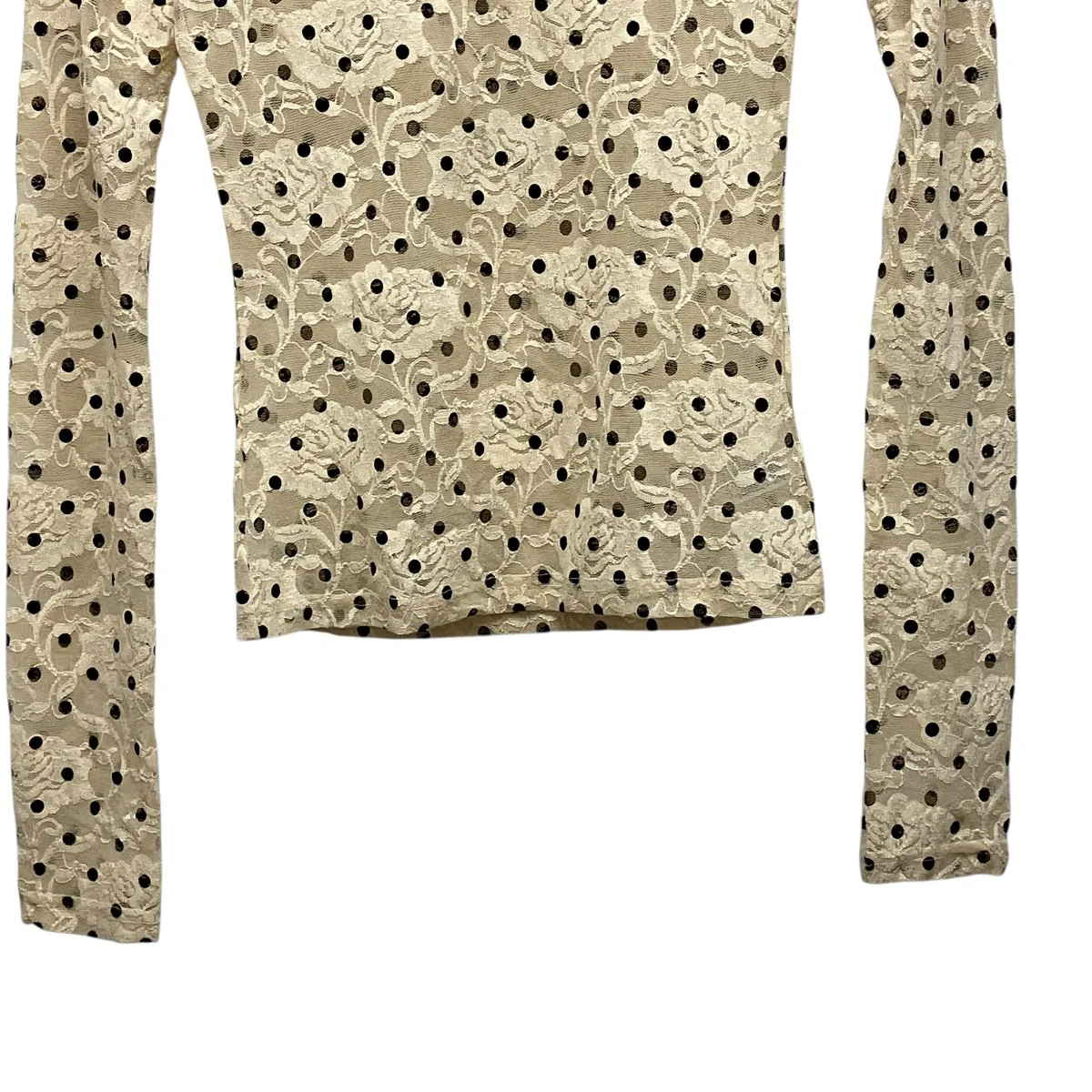 Dot lace see-through topドットシアーレースカットソー - Image 4