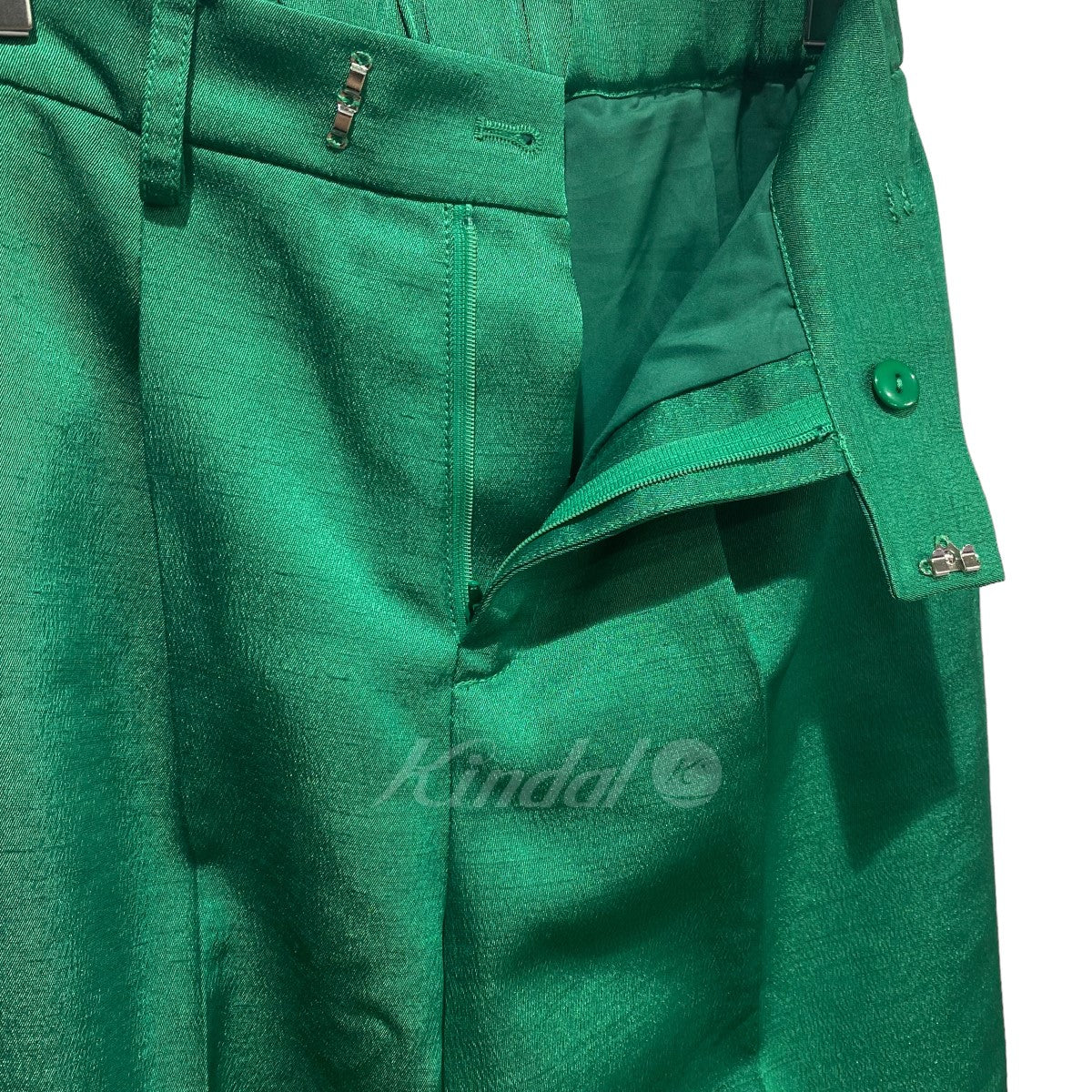 光沢素材 JELLY COLOR USEFUL PANTS タックテーパードパンツ - Image 4