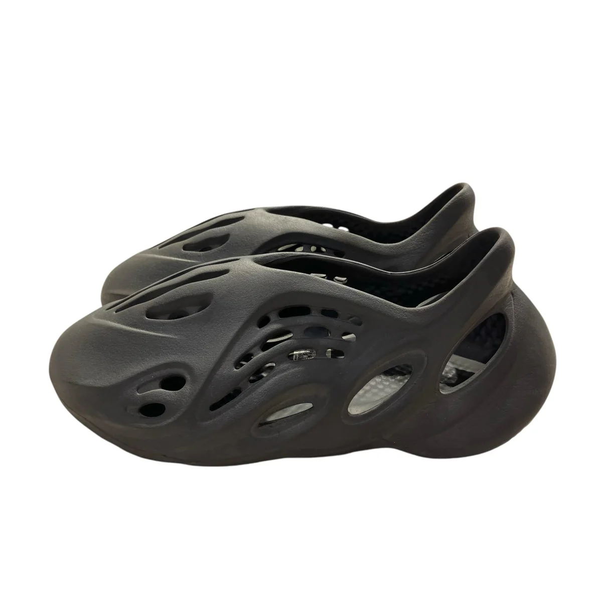 YEEZY Foam Runner Onyxサンダル131552249 - Image 3